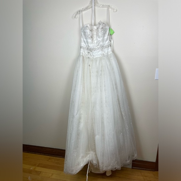 Melissa Sweet Wedding Gown Ivory size 6 - Picture 2 of 10